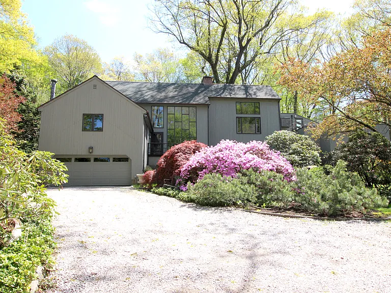 8 Bayberry Ridge Rd — Photo 1