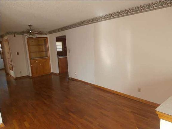 3rd image of 311 N Anita St