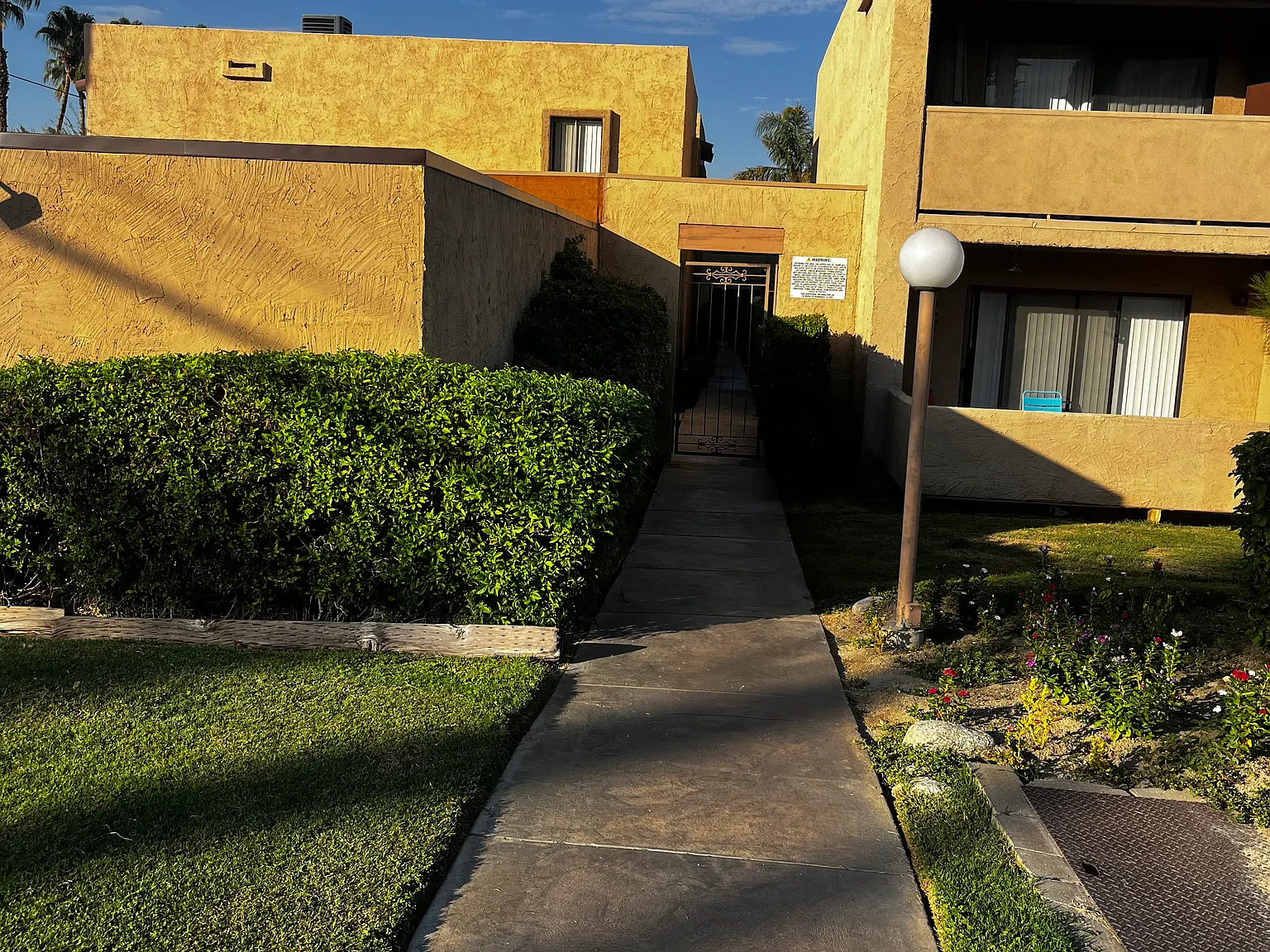El Paseo Place — Photo 4
