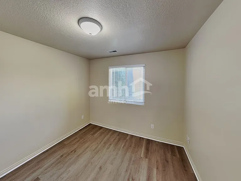 420 N Madison Ave — Photo 12