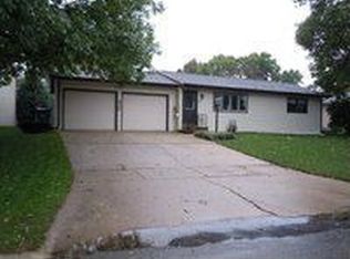 575 Pioneer Rd, Waterloo, IA 50701