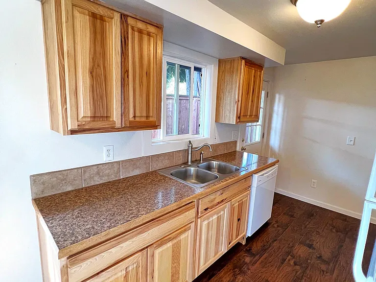 765 SE Russell St — Photo 8