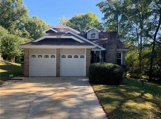 9134 Parkhurst Ln, Charlotte, NC 28227
