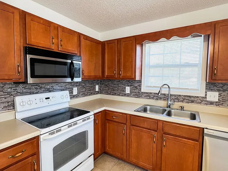 438 Cranklen Cir — Photo 9
