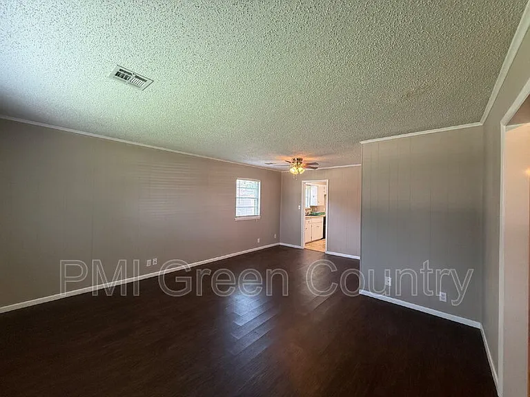 5919 E 45th St — Photo 5