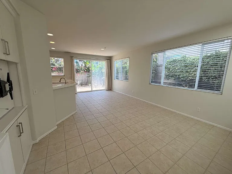 6446 Alexandri Cir — Photo 4