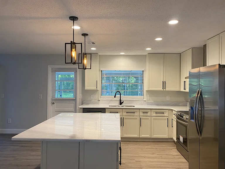 609 Parkwood Ave — Photo 4