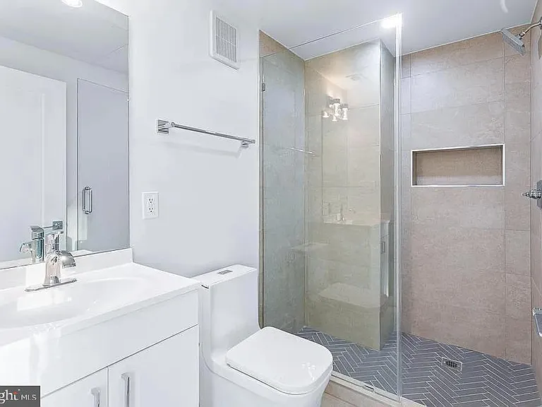 1109 Fern St NW #301 — Photo 7