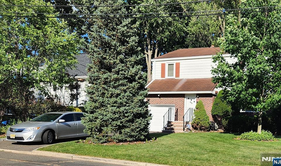 1st image of 745 Sanford St