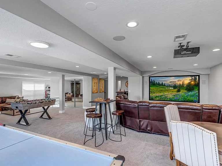 10168 Nottingham Dr — Photo 32