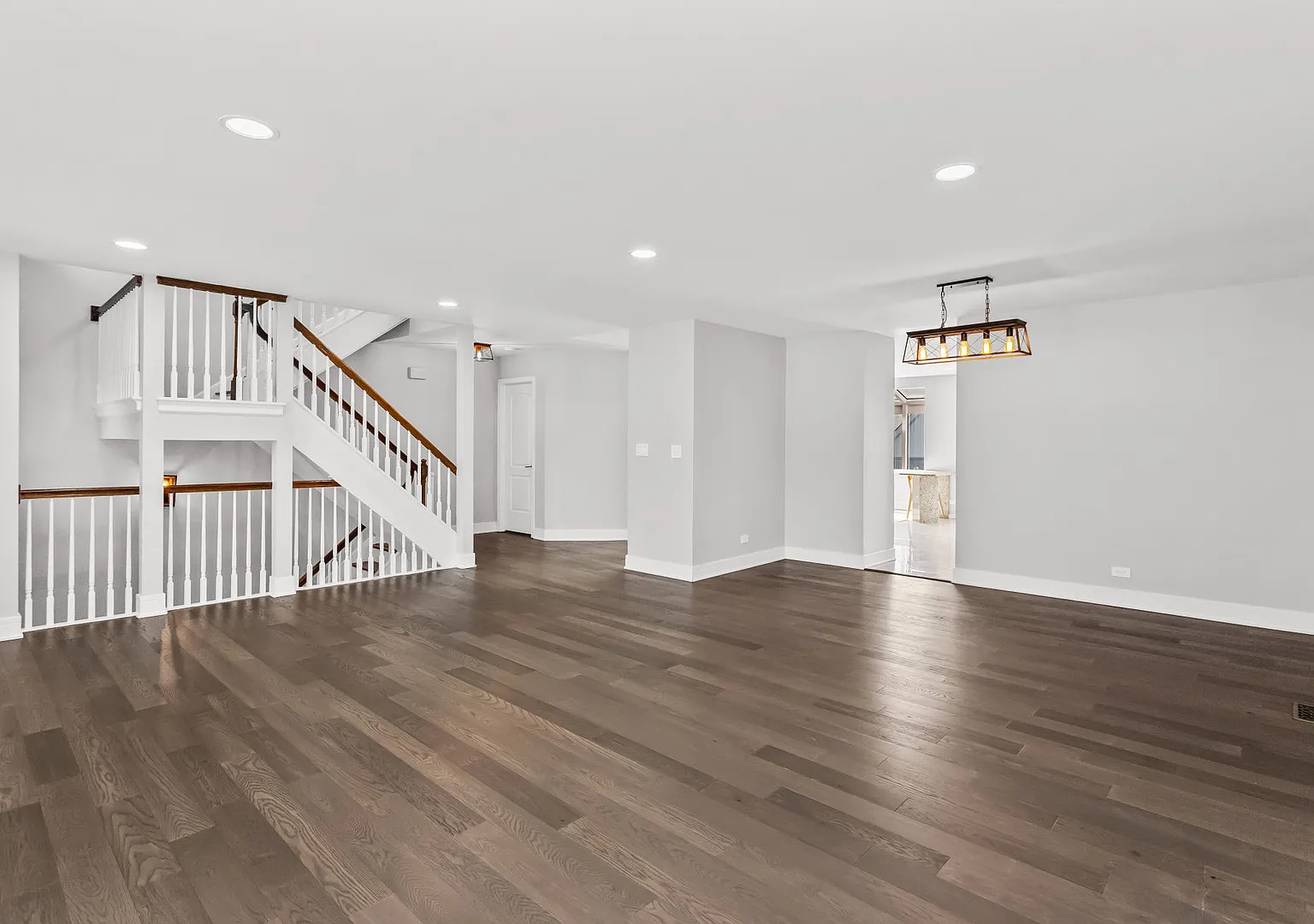 4 bed, 3.5 bath, 2750 sqft, $3,200 — Photo 3