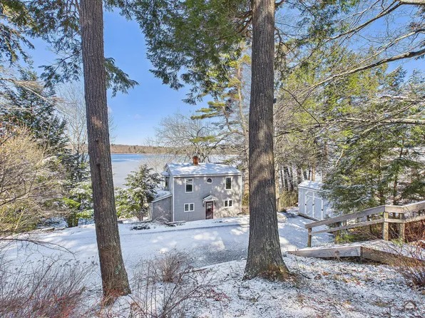 956 Memorial Drive, Winthrop, ME 04364