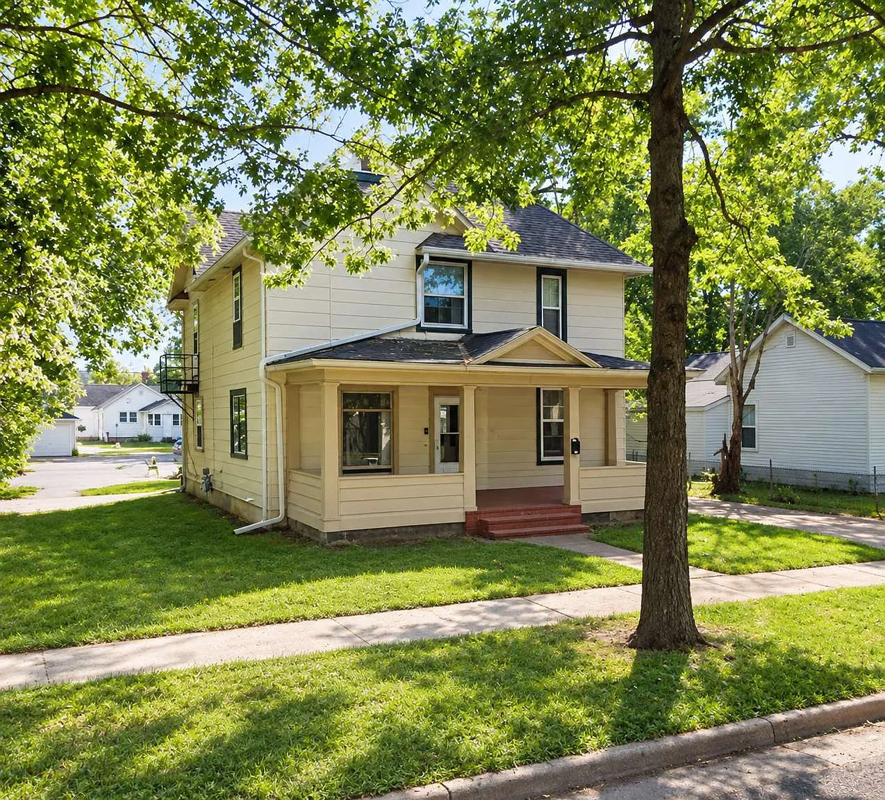 4 bed, 1.0 bath, 1060 sqft, $425 — Photo 2