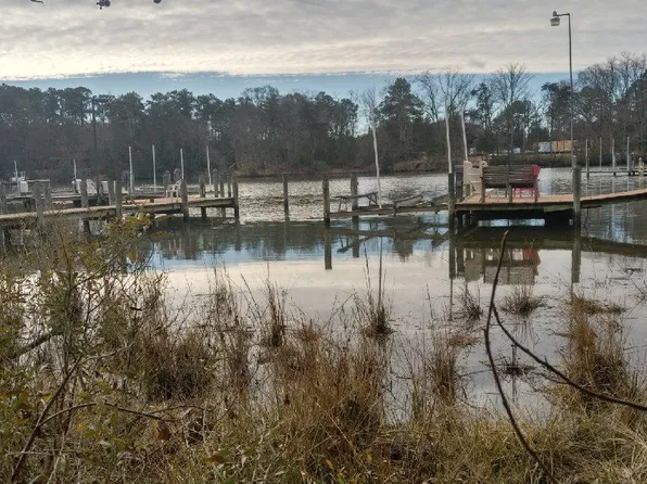 39 S Glebe Rd, Montross, VA 22520