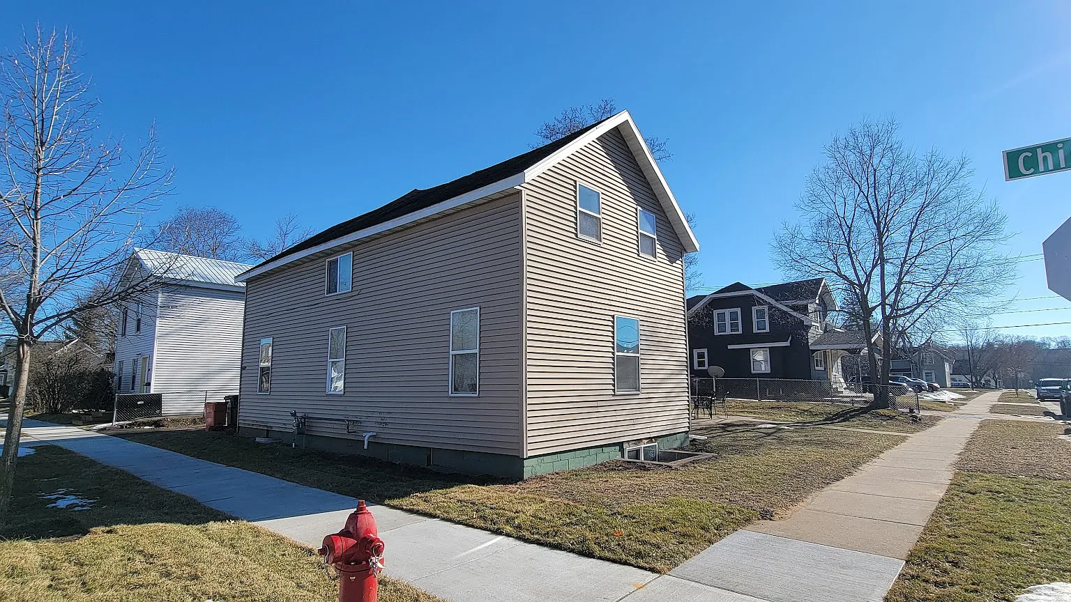 3 bed, 1100 sqft, $1,470 — Photo 1
