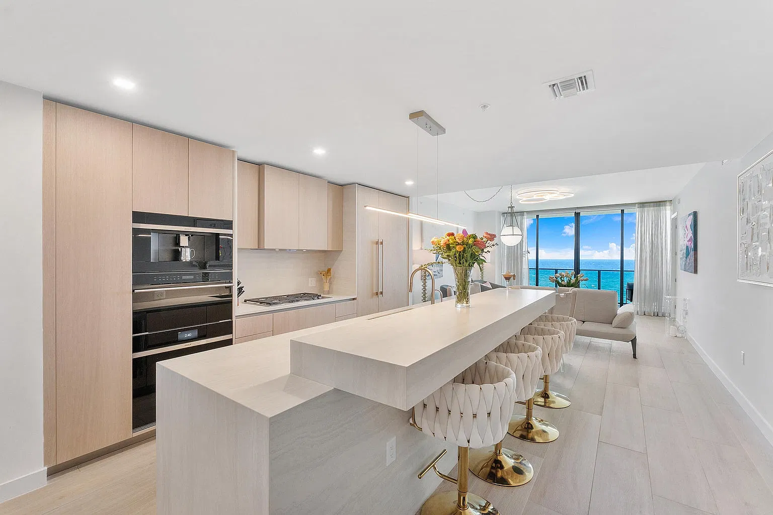 3 bed, 3.5 bath, 2500 sqft, $20,000 — Photo 1