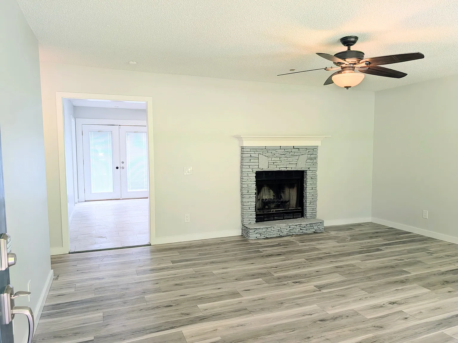 3 bed, 1380 sqft, $2,500 — Photo 3