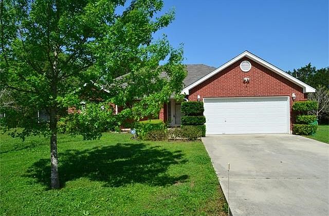 Great curb appeal as you approach this home located on a quiet cul-de-sac.