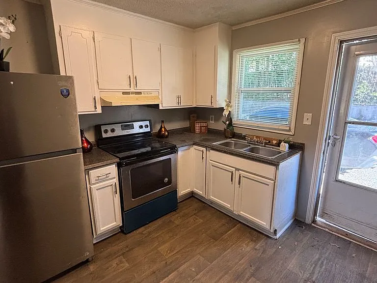 610 W 5th Ave — Photo 18
