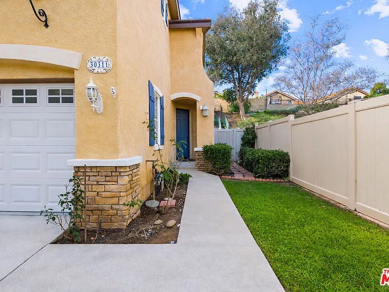 30311 Ashfield Ct — Photo 3