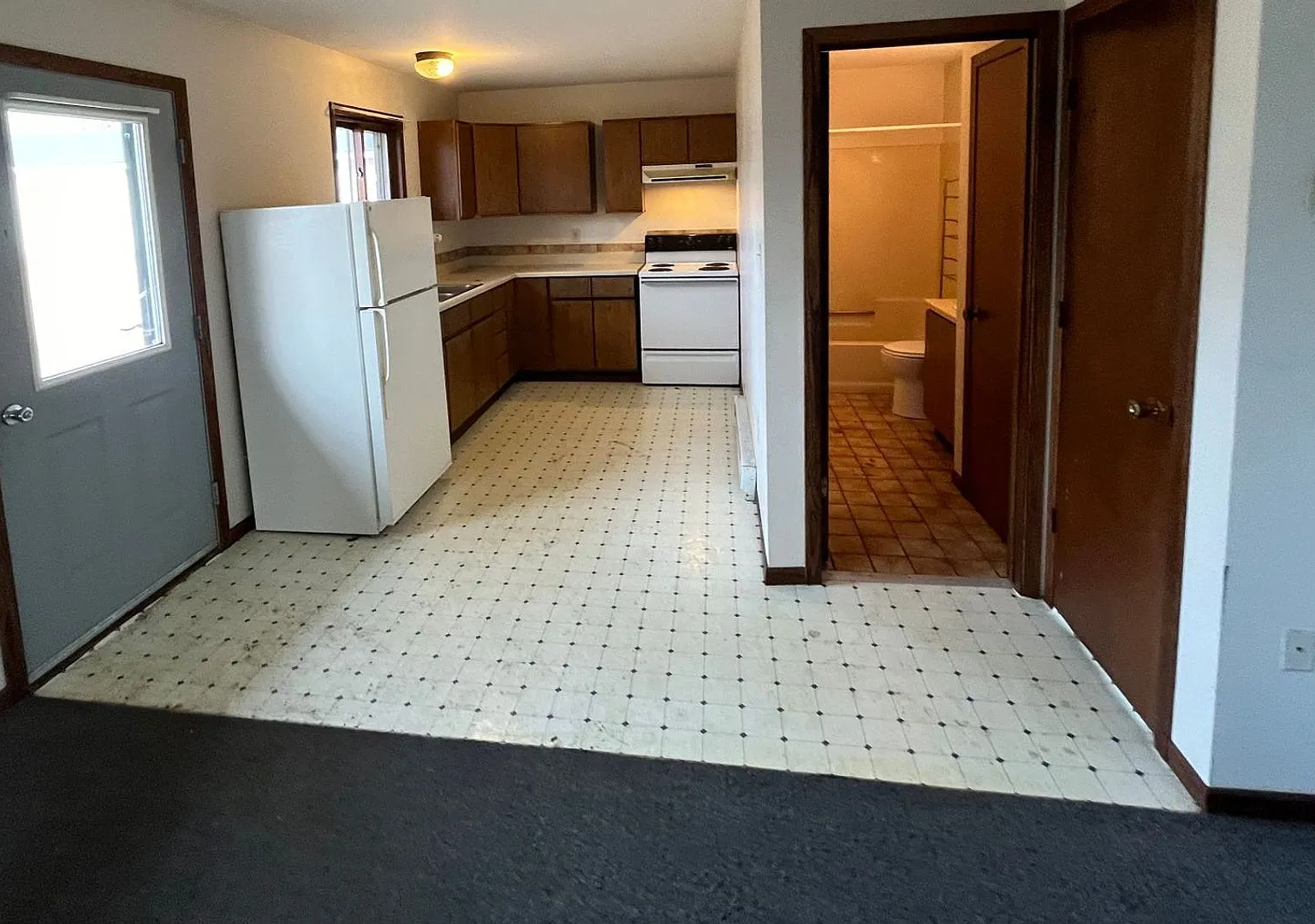 209 E Wood Ave — Photo 2