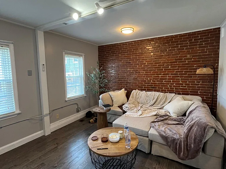 4 Grace Ct #1 — Photo 1