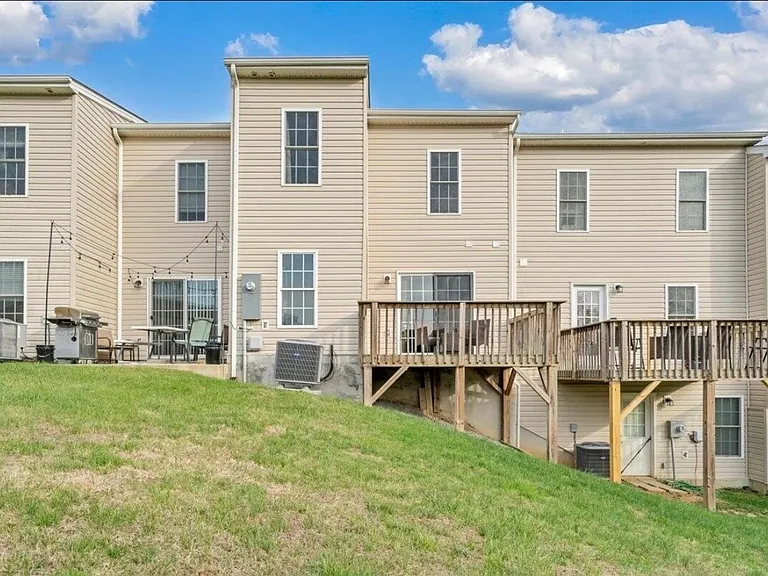 6810 Village Green Dr — Photo 21