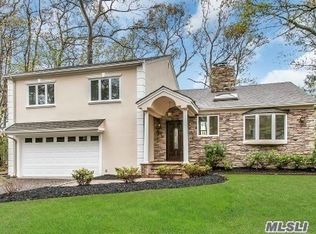 25 Woodland Dr, Smithtown, NY 11787