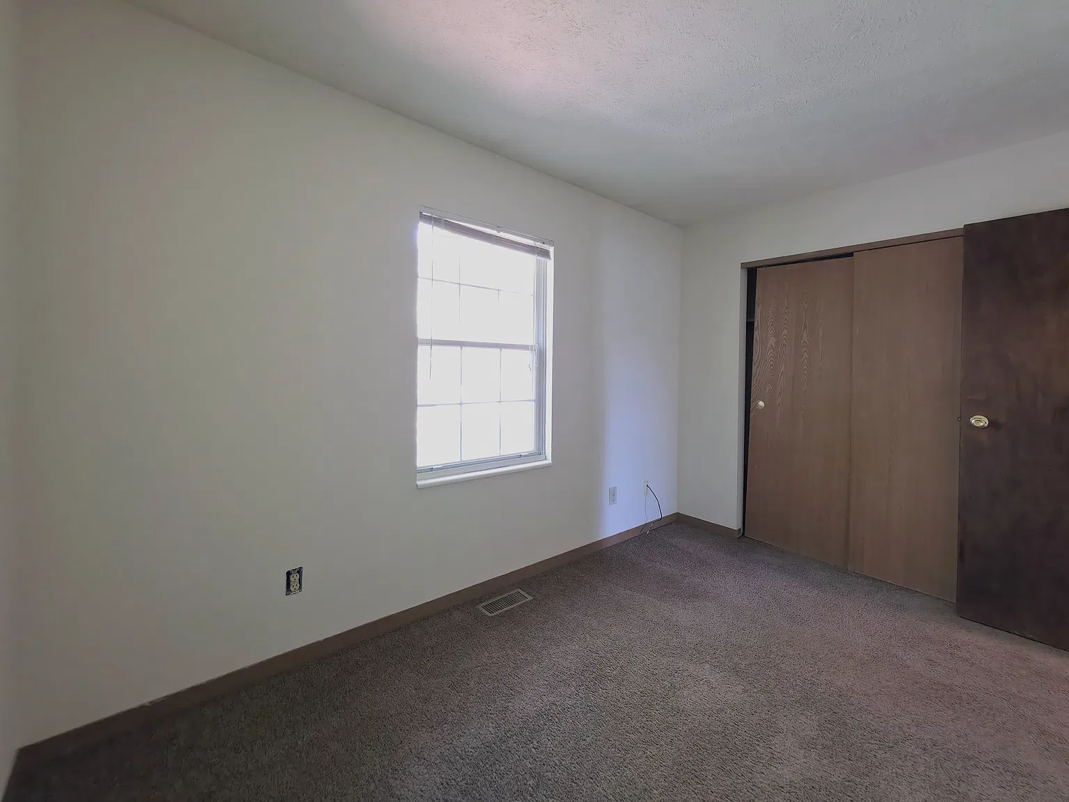 2 bed, 1.5 bath, 1395 sqft, $1,200 — Photo 2