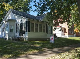 2926 N 2nd St, Clinton, IA 52732