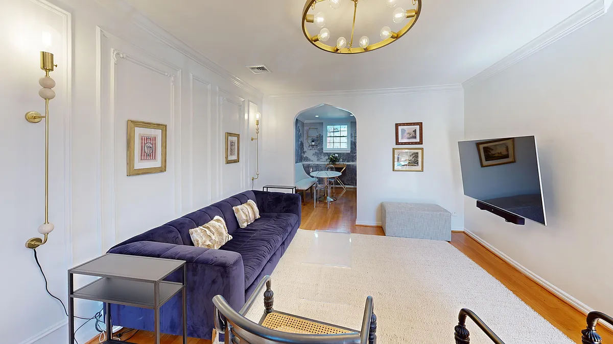 Main living room - 913 2nd St