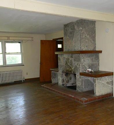 2nd image of 1302 Winchester Ave