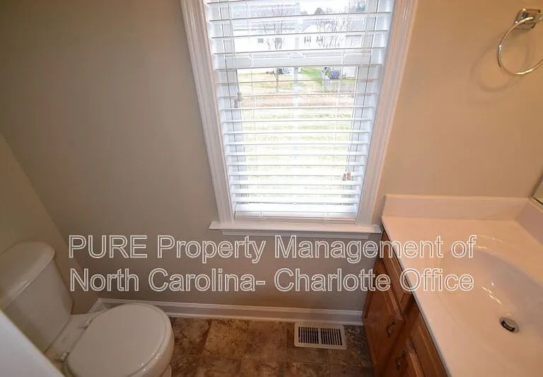 121 Sedge Meadow Dr — Photo 5