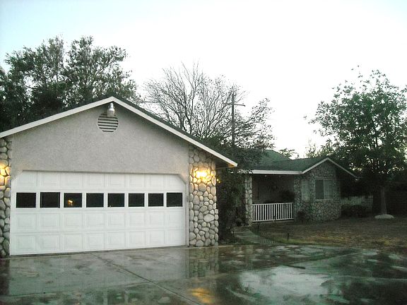 2nd image of 1208 W Lancaster Blvd