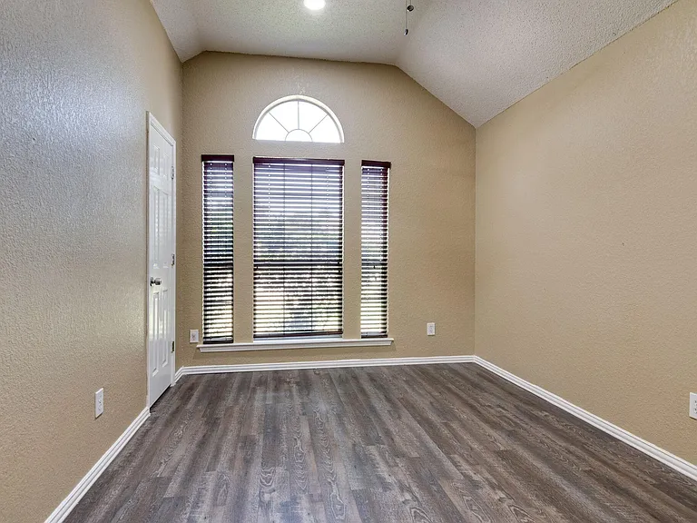 7704 Chandler Ct — Photo 23