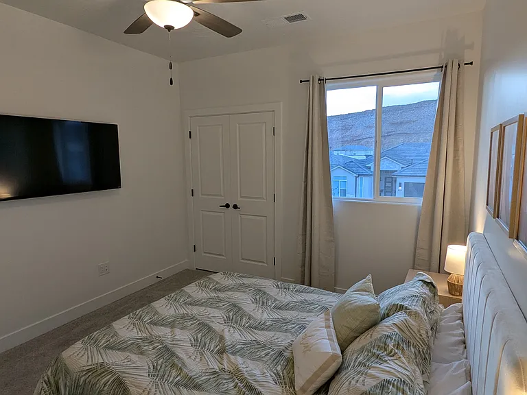 693 Taylor Creek Dr #1 — Photo 2
