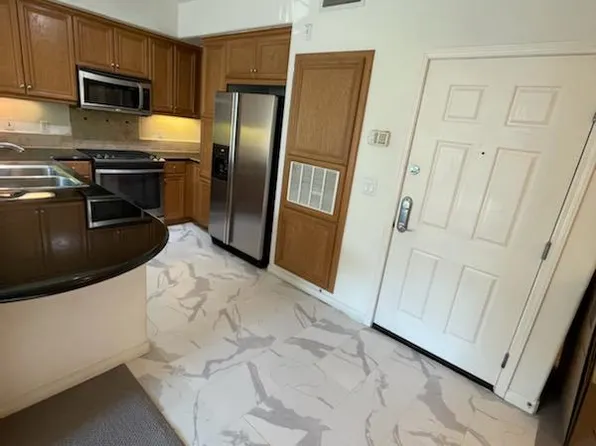 13044 Pacific Promenade, Playa Vista, CA