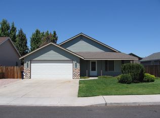 2233 SW Reindeer Ave, Redmond, OR 97756