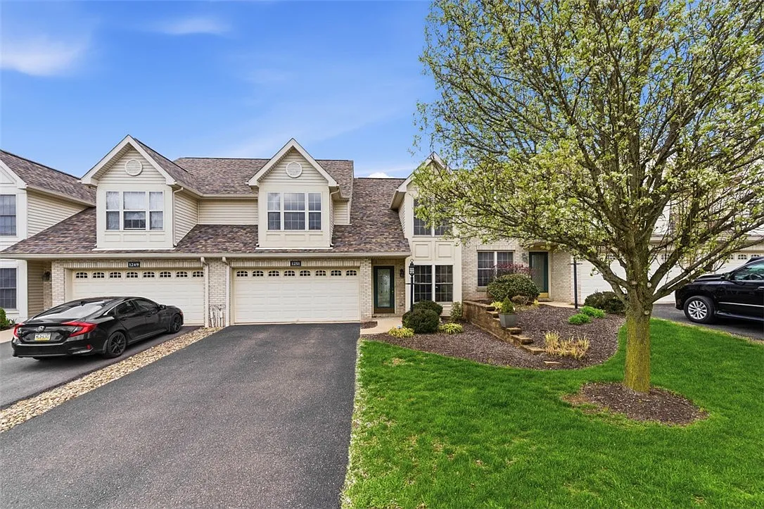 1251 Crest Dr photo 1