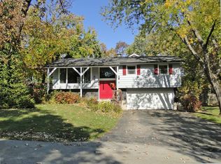 201 Acorn Ln, Lake In The Hills, IL 60156