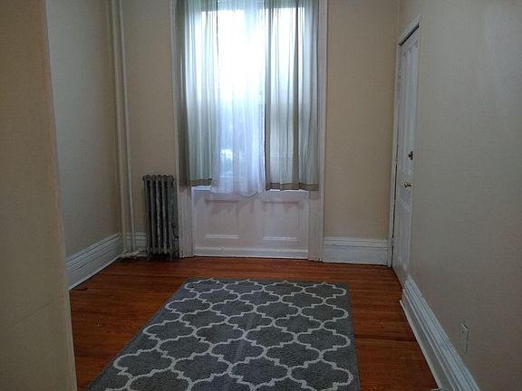 4th image of 22 Cottage Pl #3401