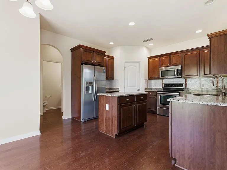 1672 Stonewater Dr — Photo 21