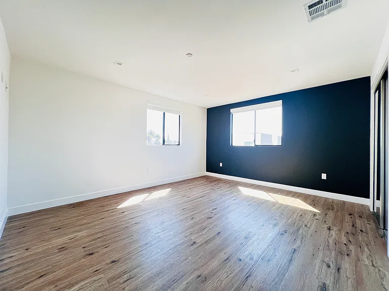4572 Oakwood Ave — Photo 23