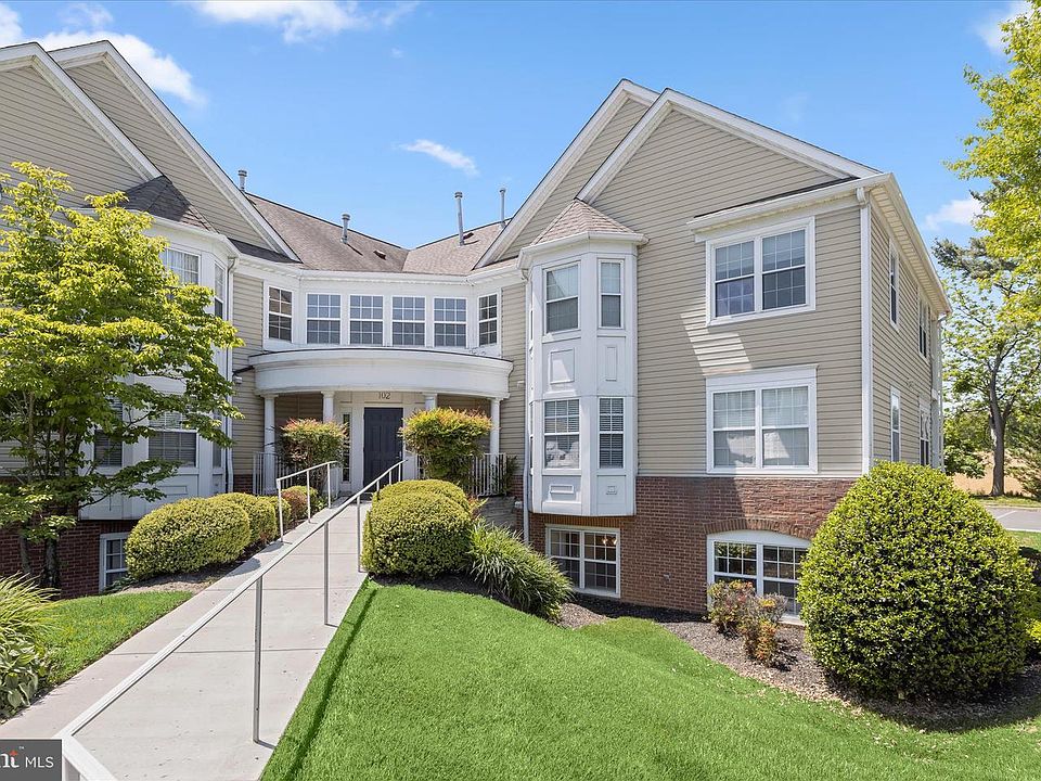 1st image of 102 Bayland Dr Unit 16