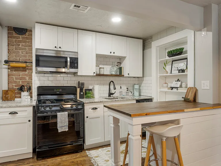 1021 N Denver Ave #B — Photo 5