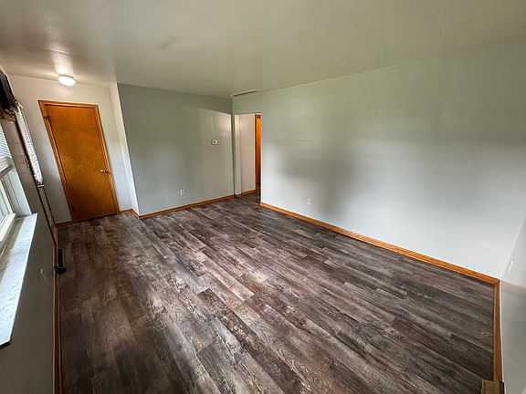 3rd image of 813 Hollywood Cir