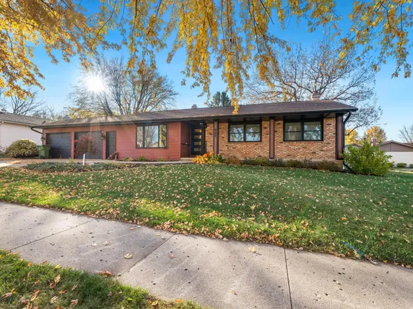 957 Miles Dr, Worthington, MN 56187