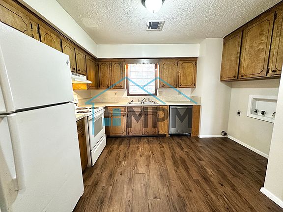 2nd image of 303 Woodlawn Dr Unit B