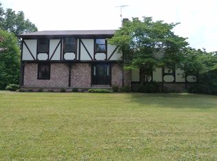 915 Sandy Lake Rd, Kent, OH 44240