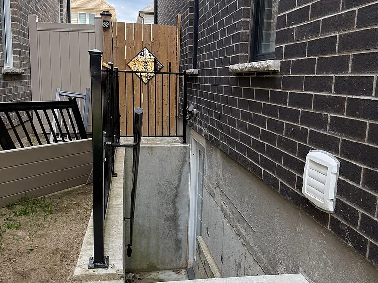 320 Sedgewood St #BASEMENT — Photo 2